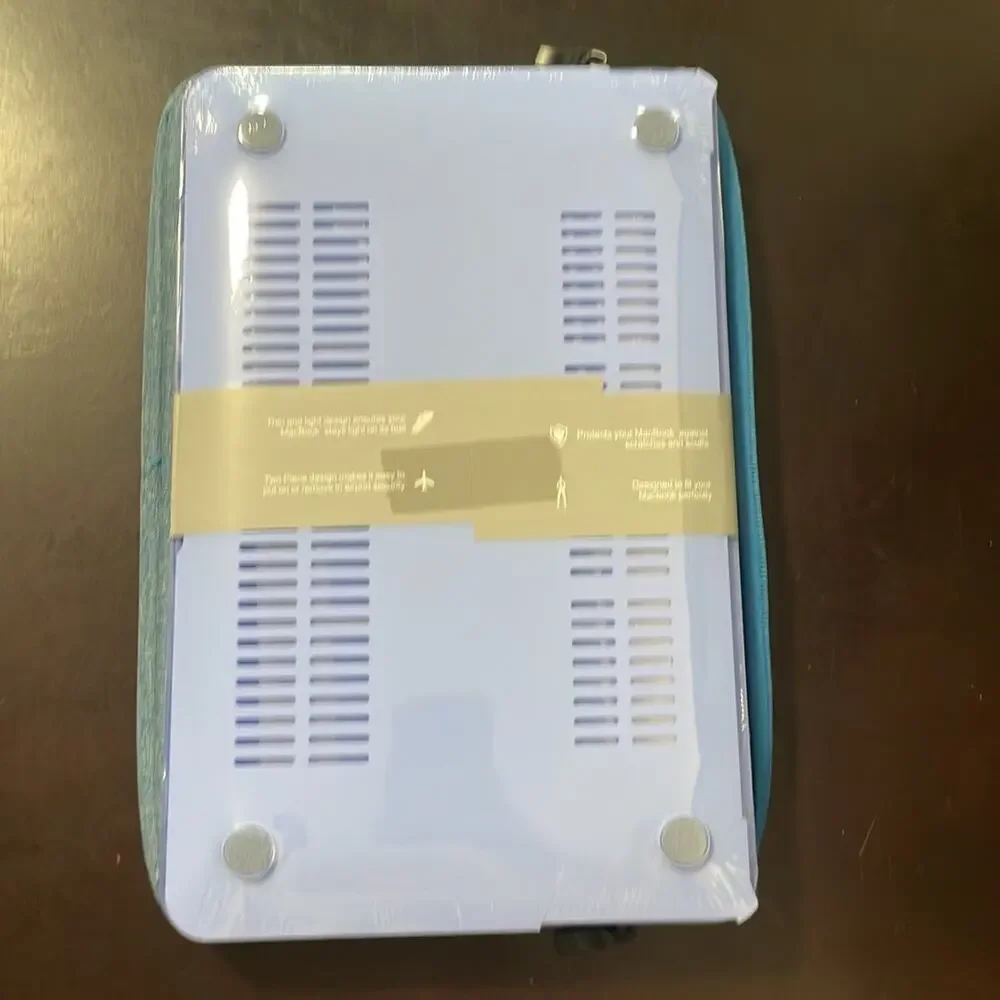 MacBook Air 11” shell and blue soft case